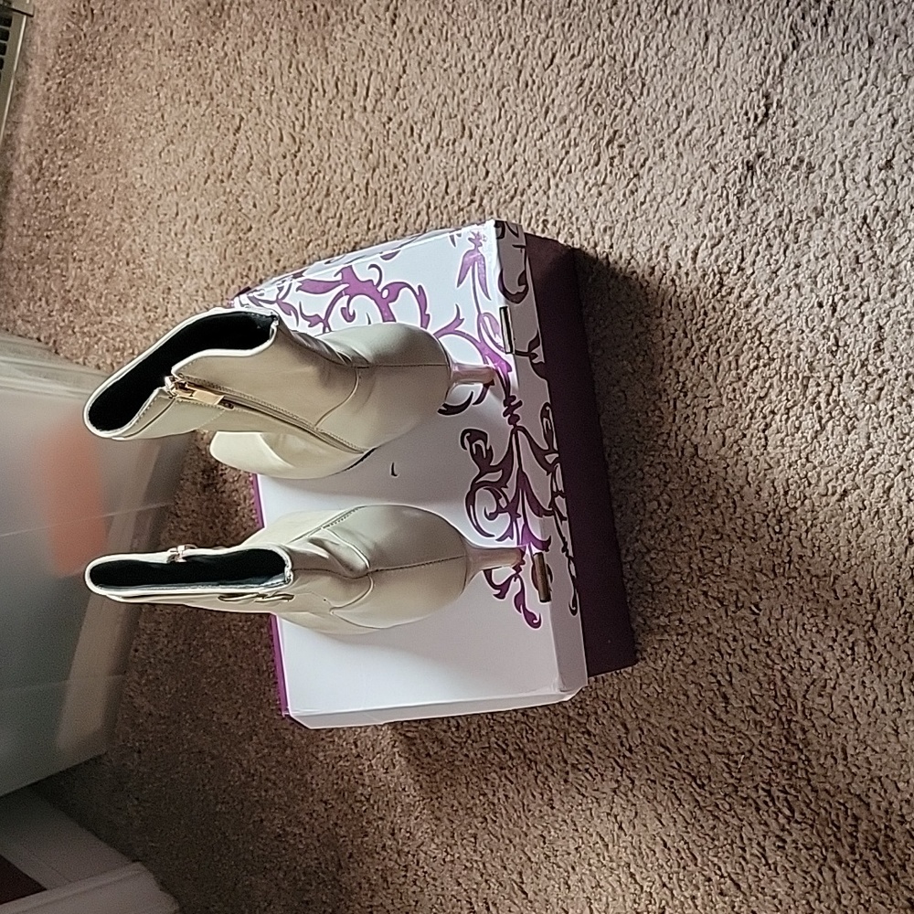 Shoes - Picture 4 of 4